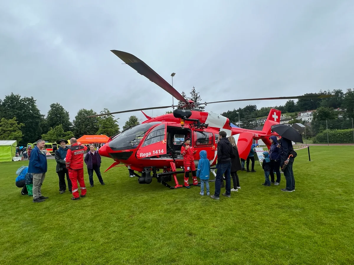 Impressionen vom Blaulicht-Tag in Effretikon mit Feuerwehr, Rega etc.